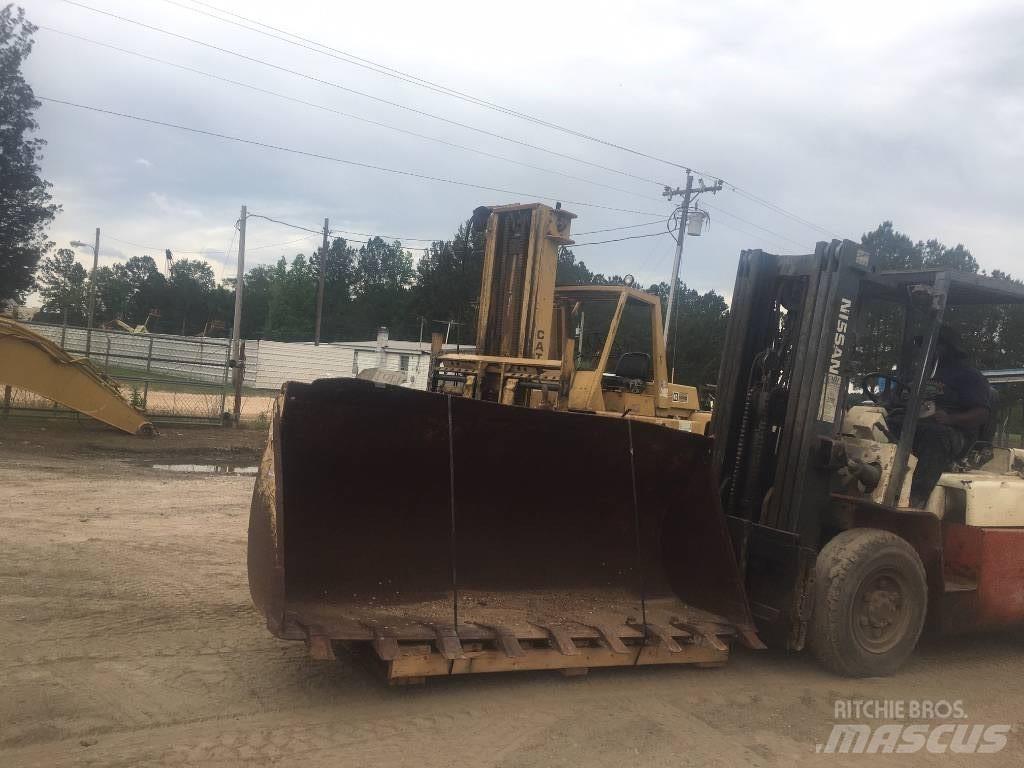 CAT loader Kovalar