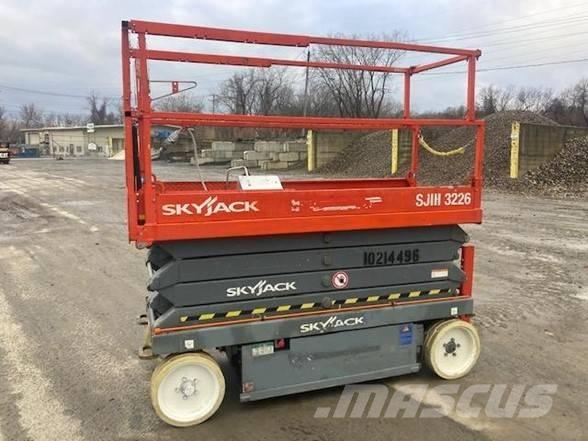 SkyJack SJ III 3226 Makasli platformlar