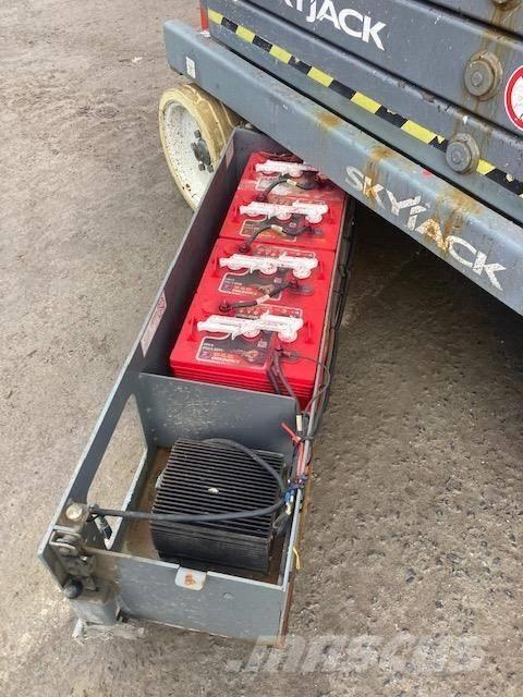 SkyJack SJ III 3226 Makasli platformlar