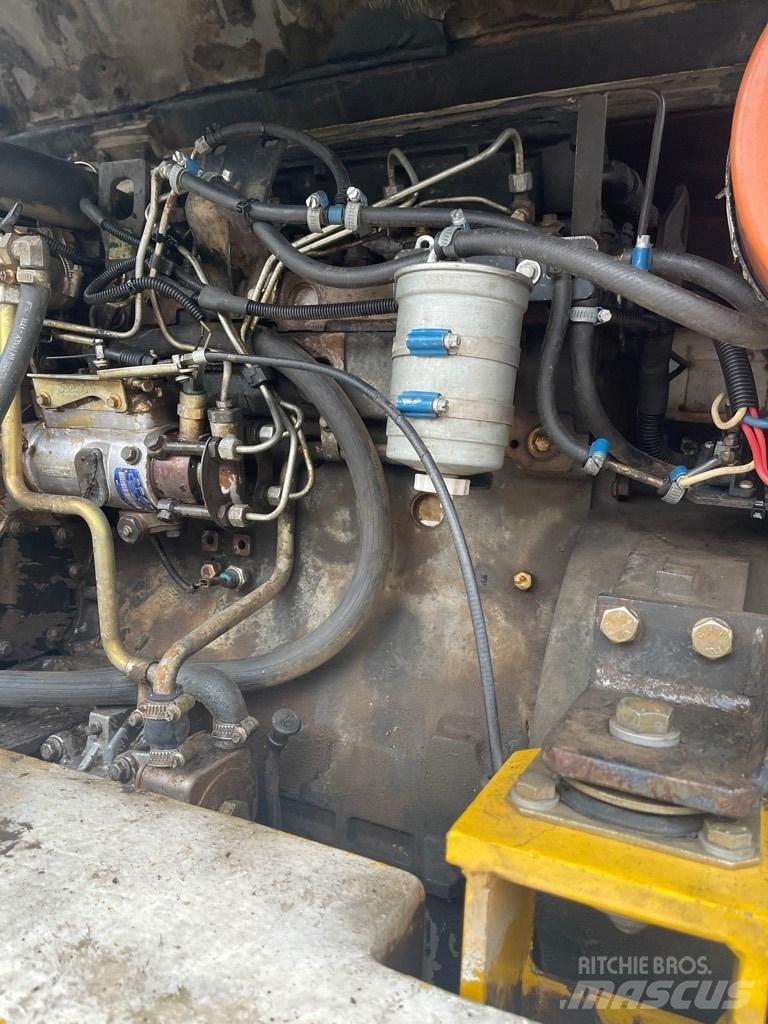 Komatsu PW 95 Lastik tekerli ekskavatörler