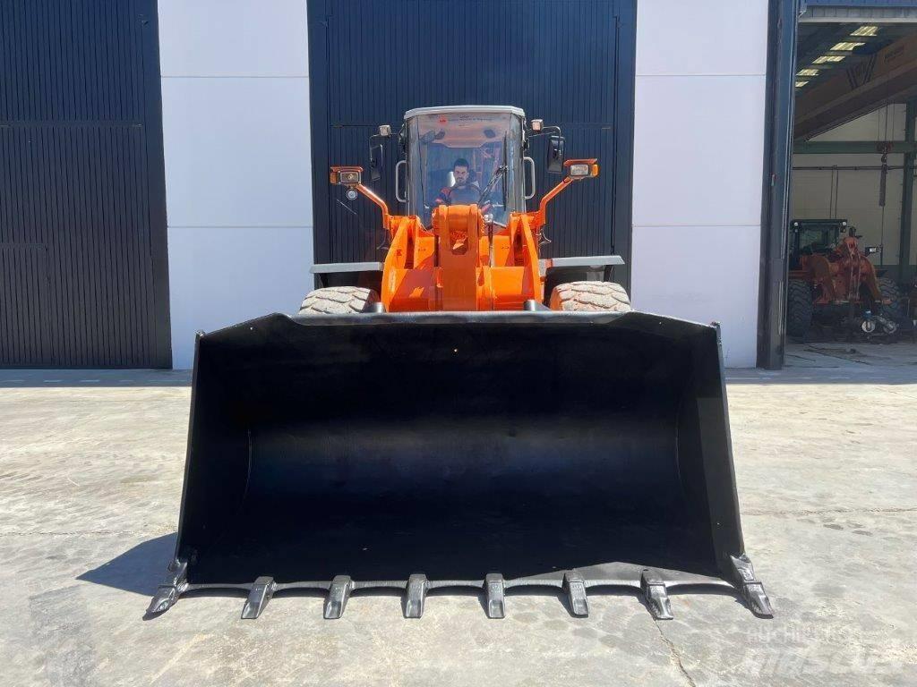 Hitachi LX 210 E Tekerlekli yükleyiciler