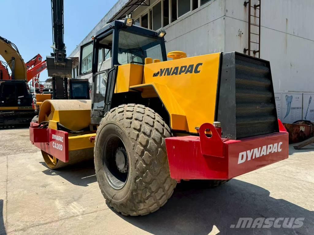 Dynapac CA 30 D Tek tamburlu silindirler