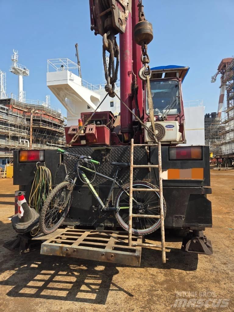 Krupp KMK 5110 Yol-Arazi Tipi Vinçler (AT)