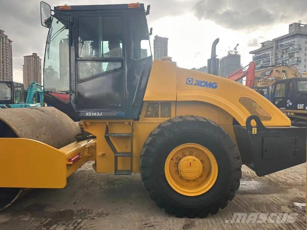 XCMG XS 143 J Tek tamburlu silindirler