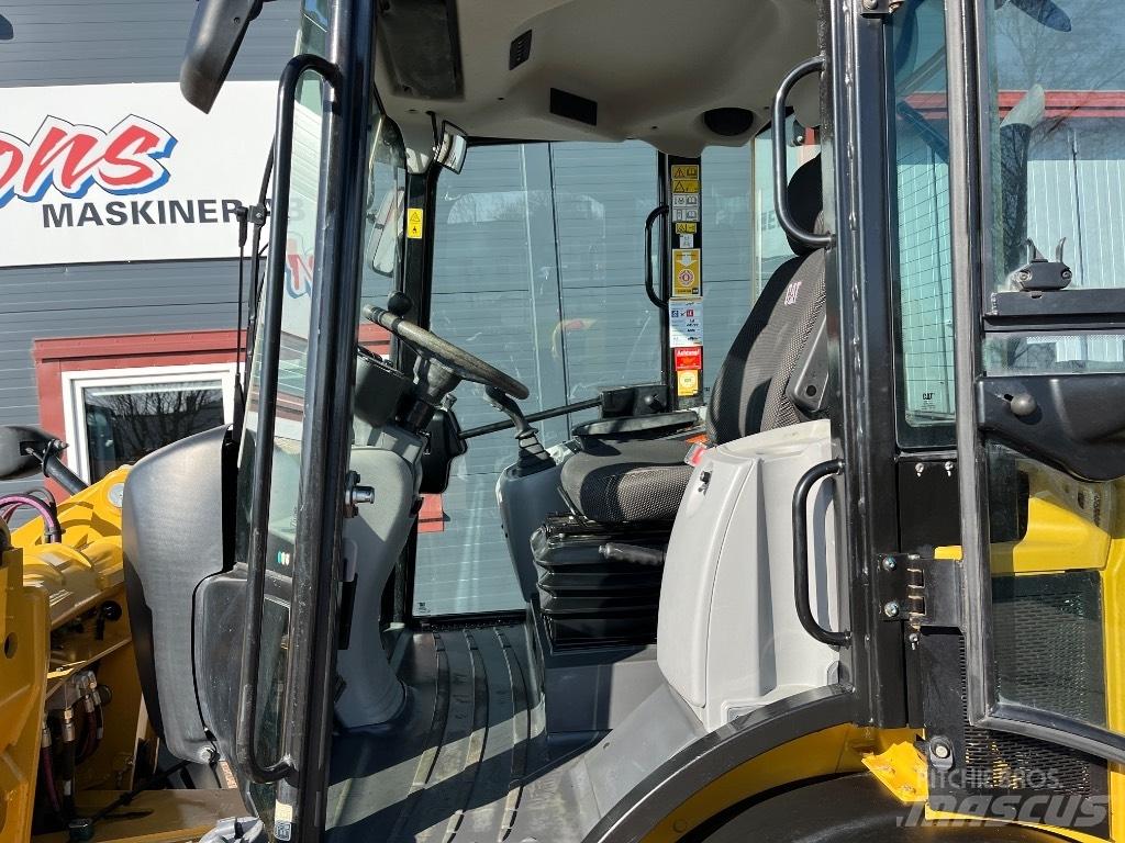 CAT 908M-22 1670Tim Tekerlekli yükleyiciler