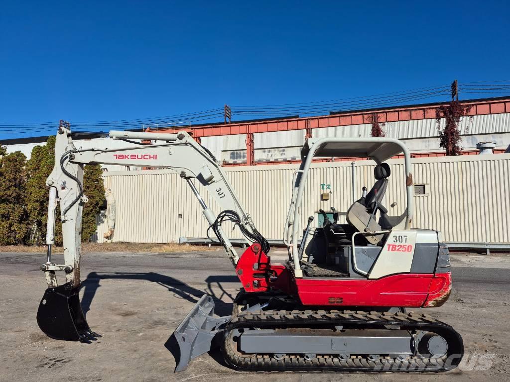 Takeuchi TB 250 Paletli ekskavatörler