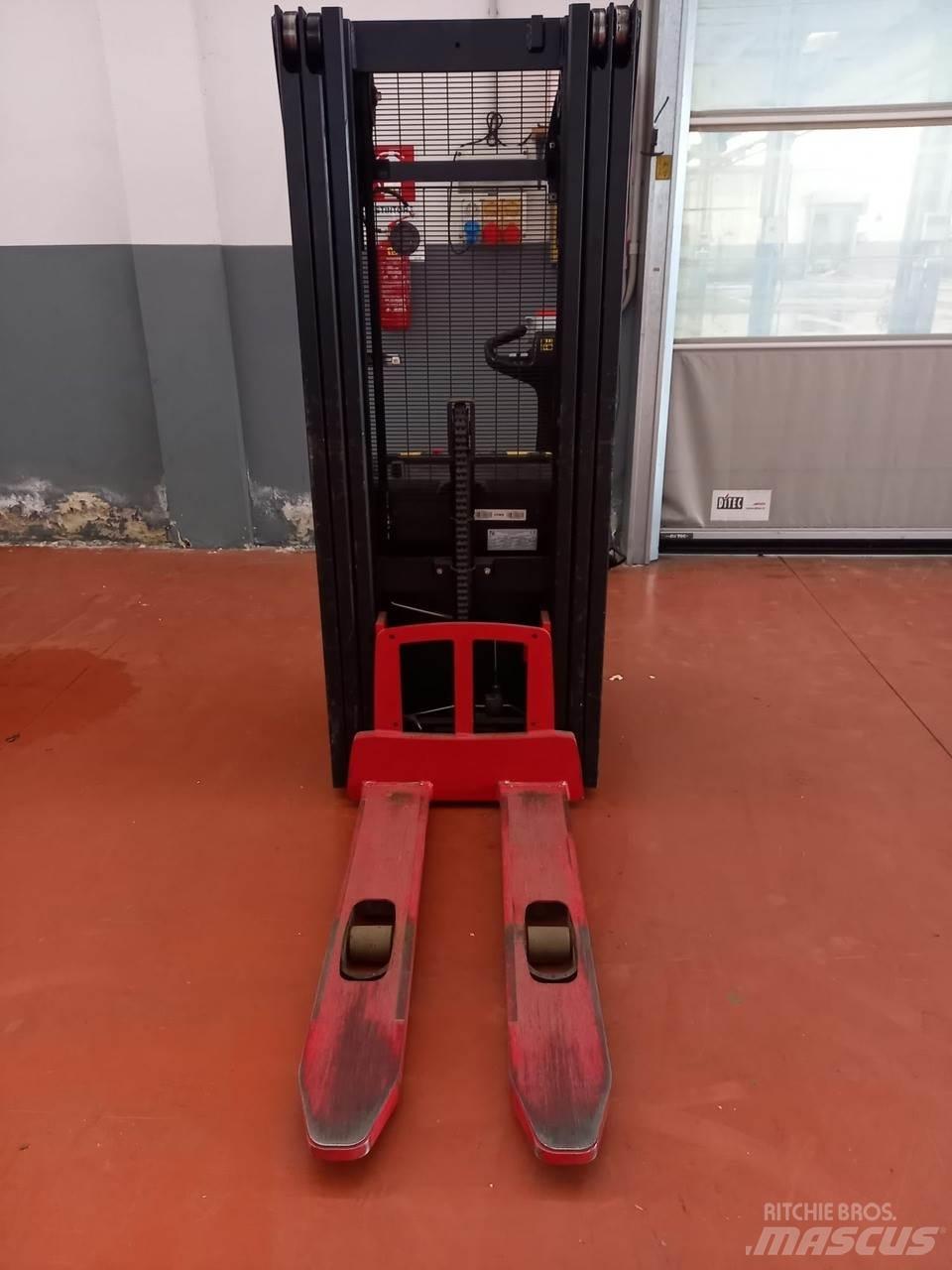 Hyster S1.2 Yaya kumandali istif makinasi