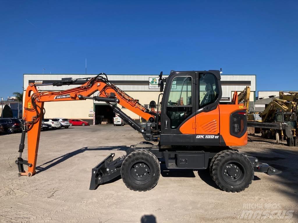 Develon DX 100 W-7 Lastik tekerli ekskavatörler