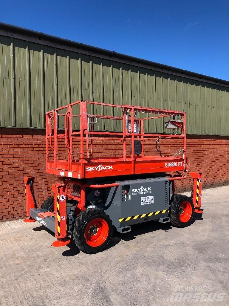 SkyJack SJ 6826 RT Makasli platformlar
