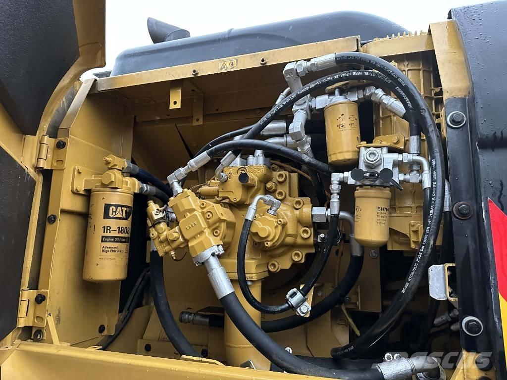 CAT 330D2 Paletli ekskavatörler