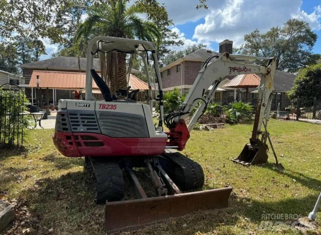 TAKEUCHI TB235 Paletli ekskavatörler