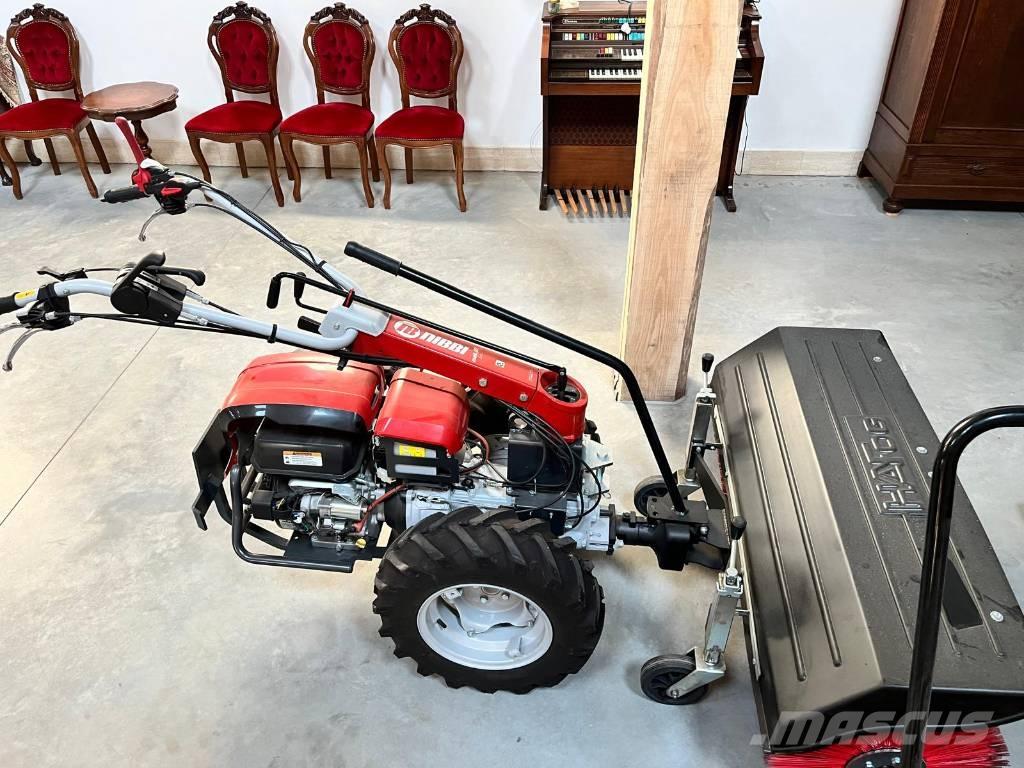 Emaq MAK 18 Cadde süpürücüler