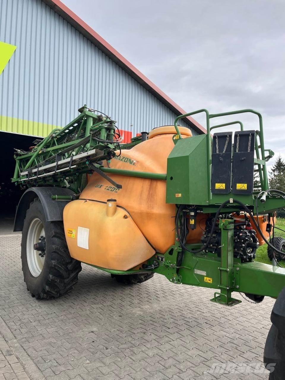 Amazone UX 4200 Çekilir pülverizatörler