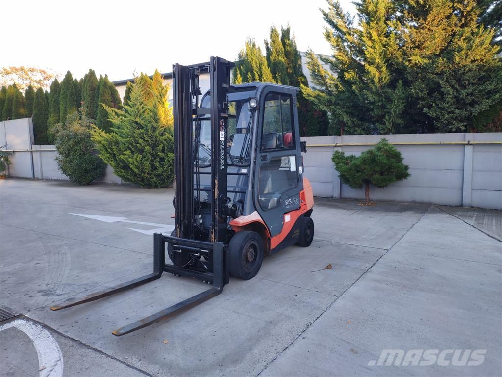 Toyota 7FGF25 LPG'li forkliftler