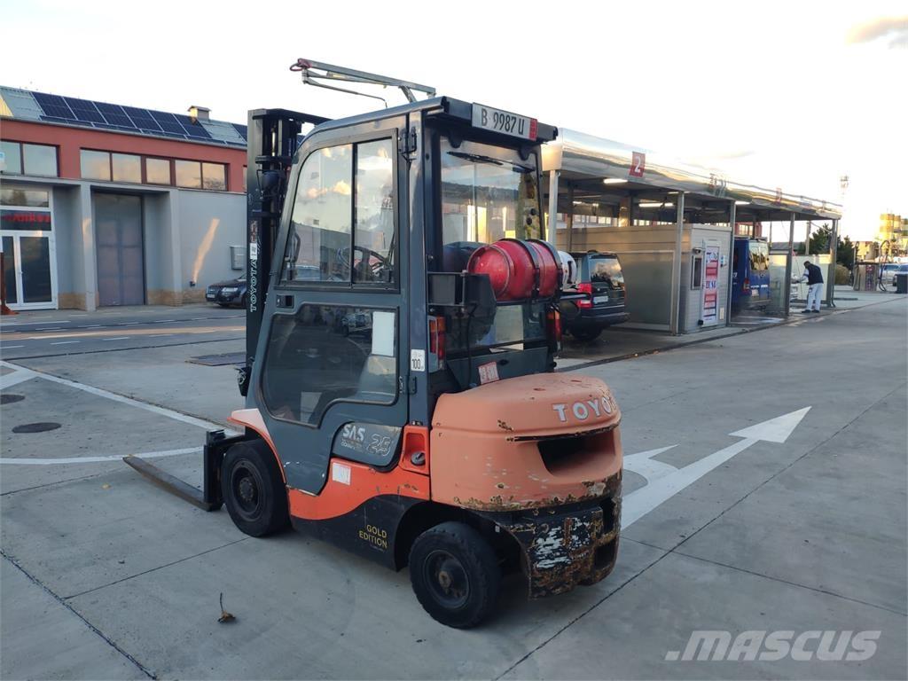 Toyota 7FGF25 LPG'li forkliftler