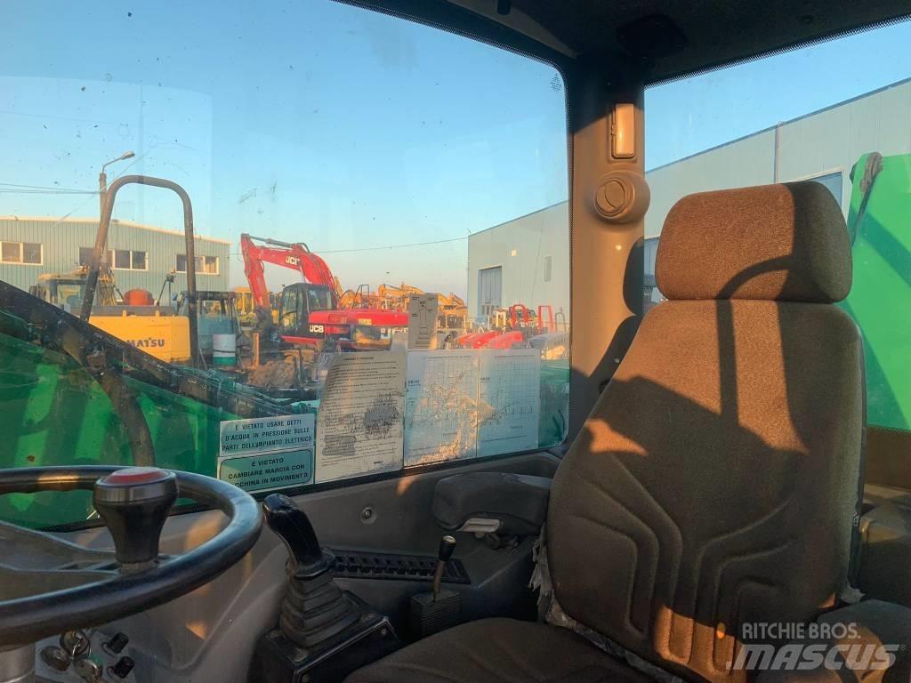 Minelli CM210 Lastik tekerli ekskavatörler
