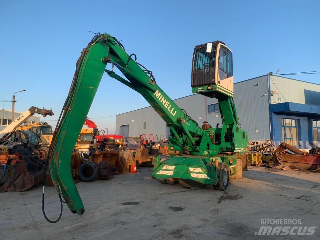 Minelli CM210 Lastik tekerli ekskavatörler
