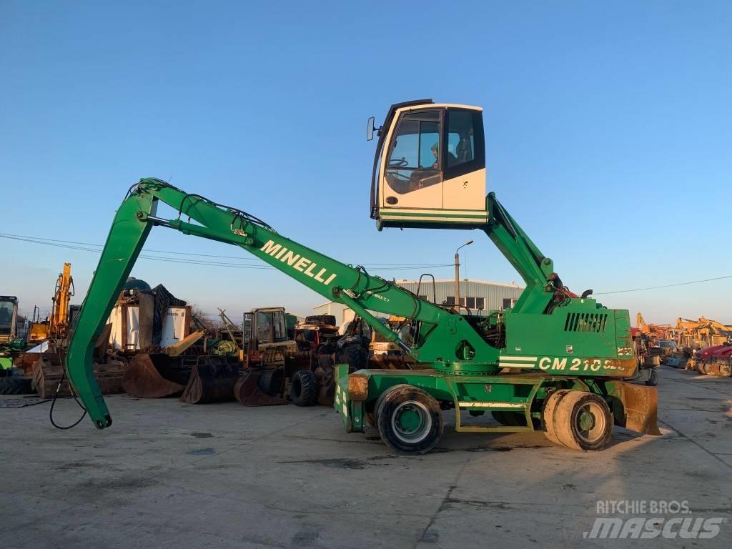 Minelli CM210 Lastik tekerli ekskavatörler