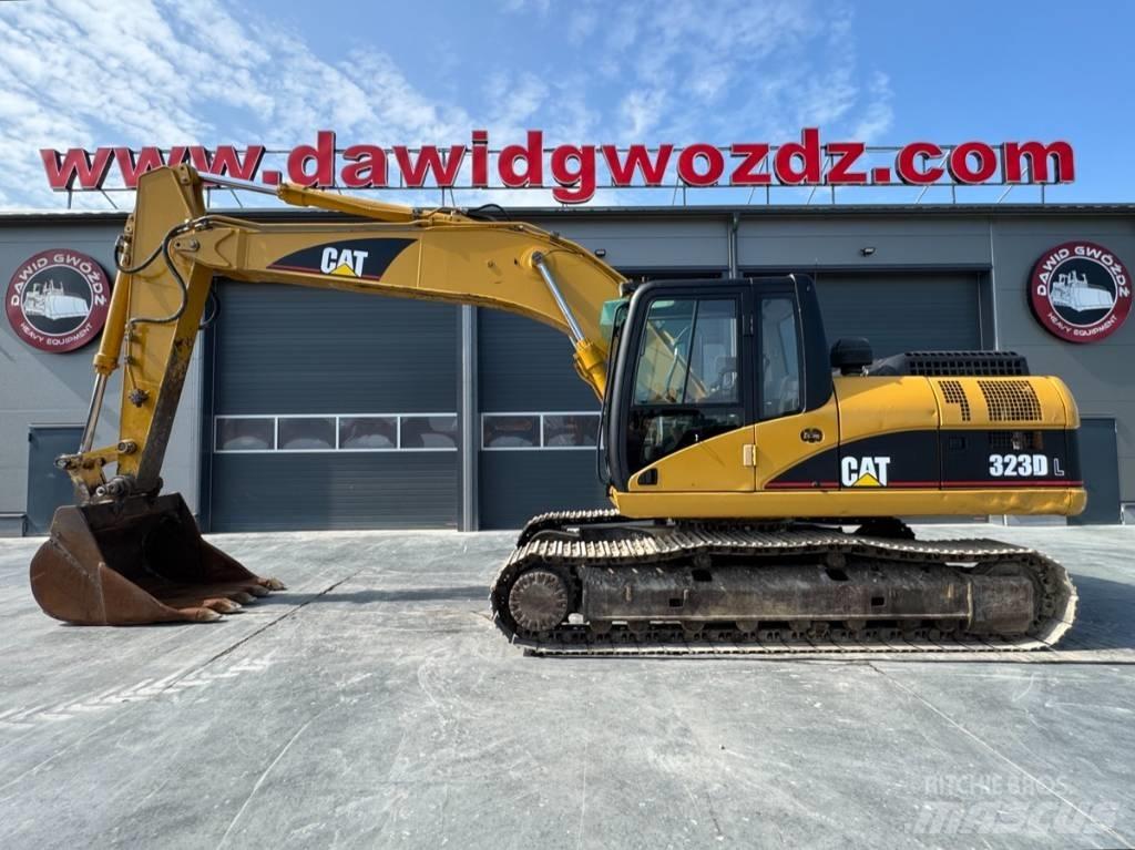 CAT 323 D L Paletli ekskavatörler