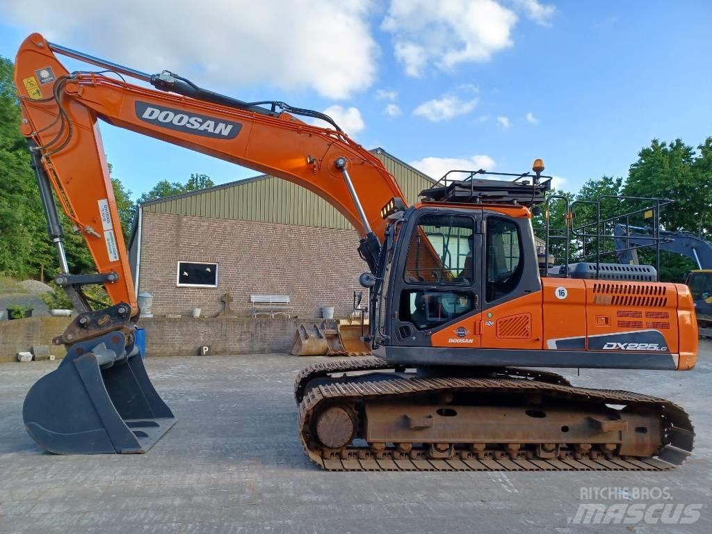 Doosan DX 225 LC-5 Paletli ekskavatörler