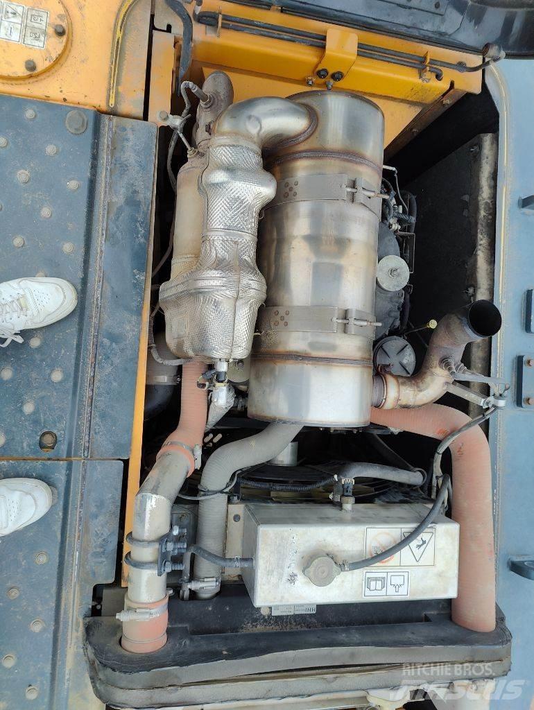 Hyundai HX160 L Paletli ekskavatörler