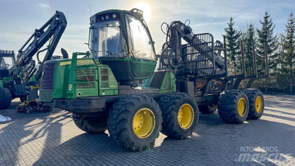 John Deere 1110 E Tomruk yükleyici traktörler