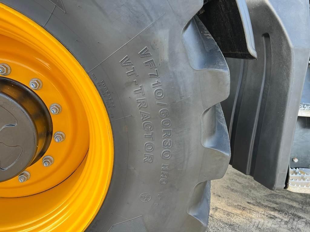 JCB 4220 ICON Traktörler