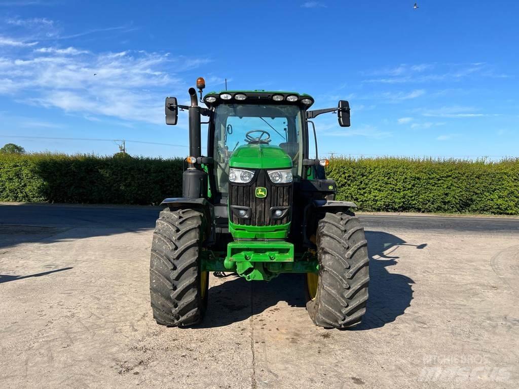 John Deere 6R215 Traktörler