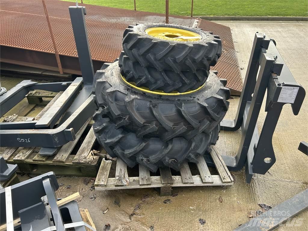 John Deere TYRES Diger tarim makinalari