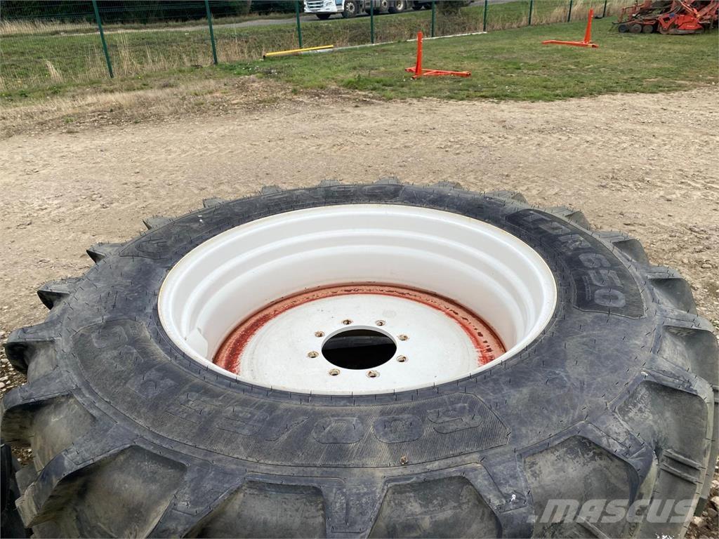 Kuhn 600/65R38 Tekerlekler