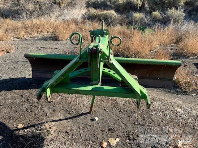 John Deere  Tas toplama makinasi