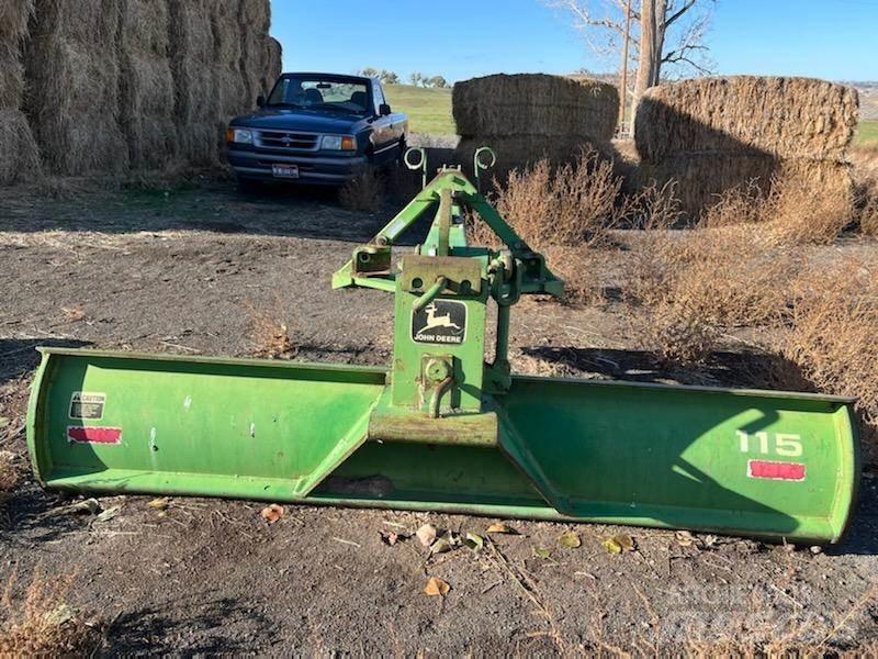 John Deere  Tas toplama makinasi