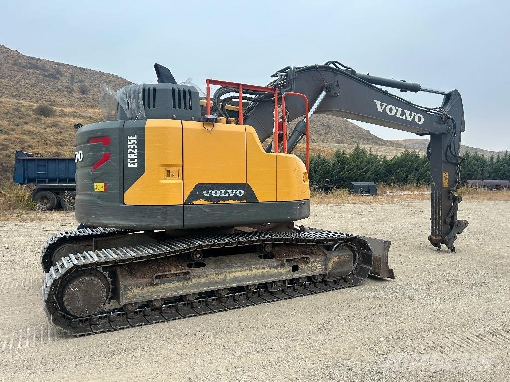 Volvo ECR 235 E Paletli ekskavatörler