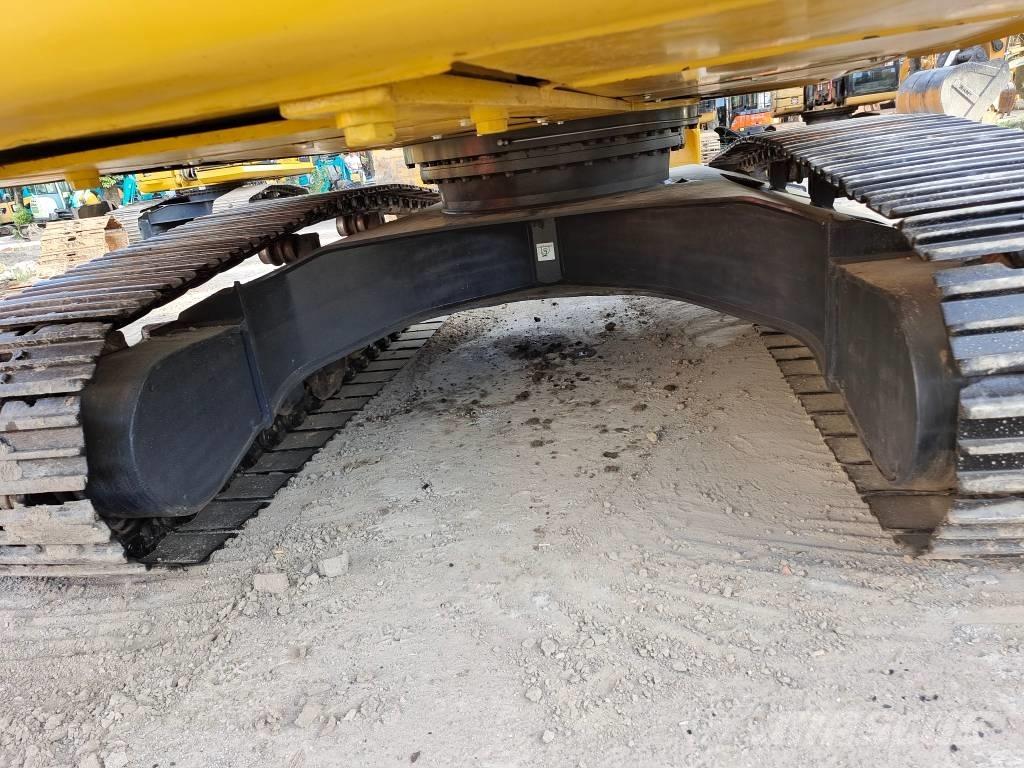 Komatsu PC 220-8 Paletli ekskavatörler