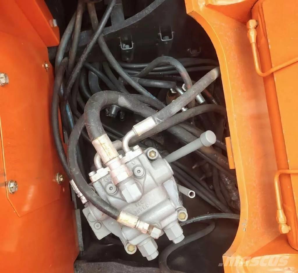 Hitachi 135US-6 Paletli ekskavatörler