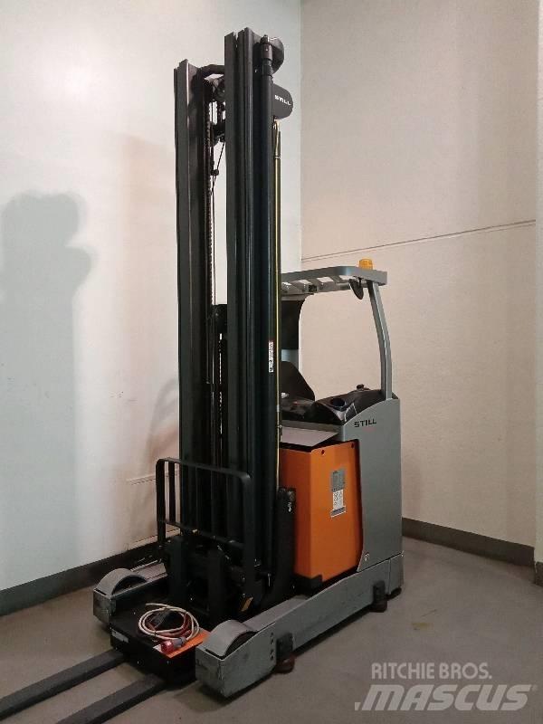 Still FMX 17 Reach truck - depo içi istif araçları