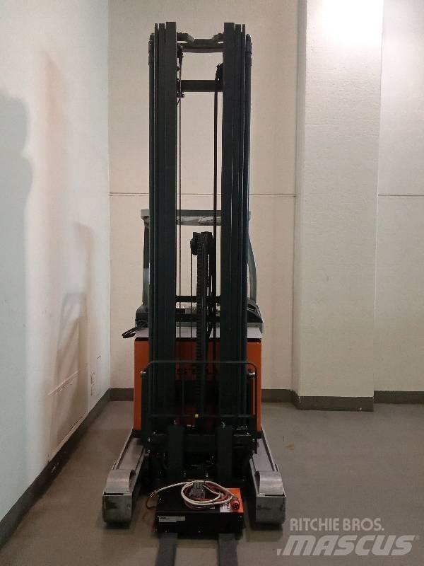 Still FMX 17 Reach truck - depo içi istif araçları