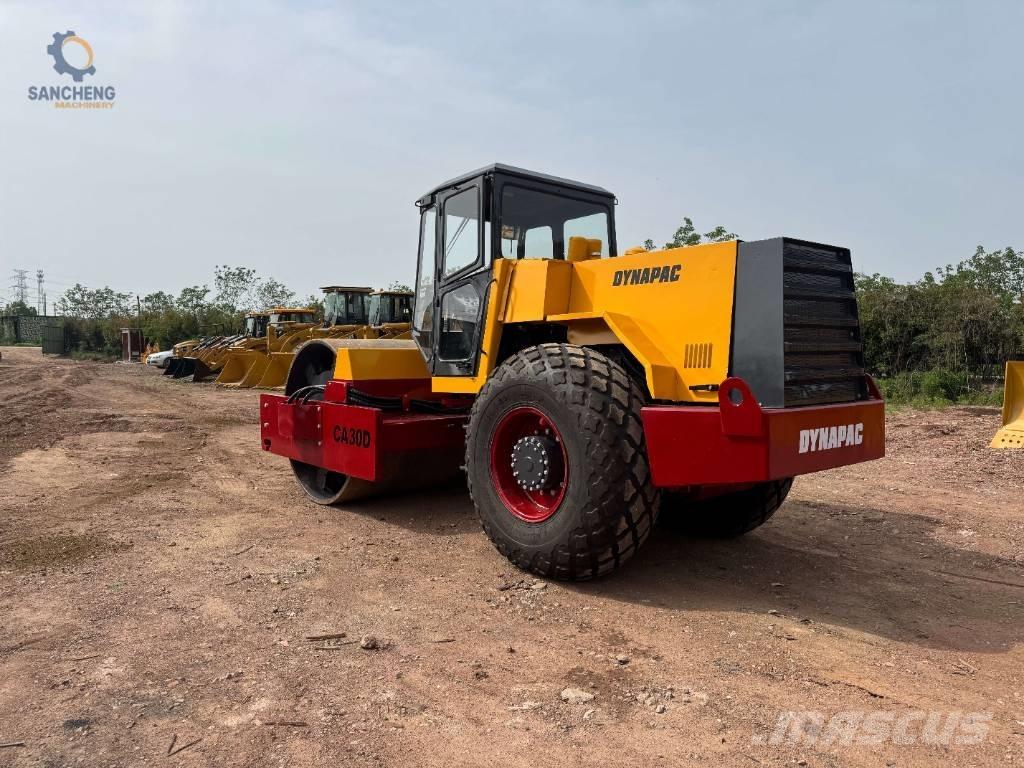 Dynapac CA 30 D Tek tamburlu silindirler