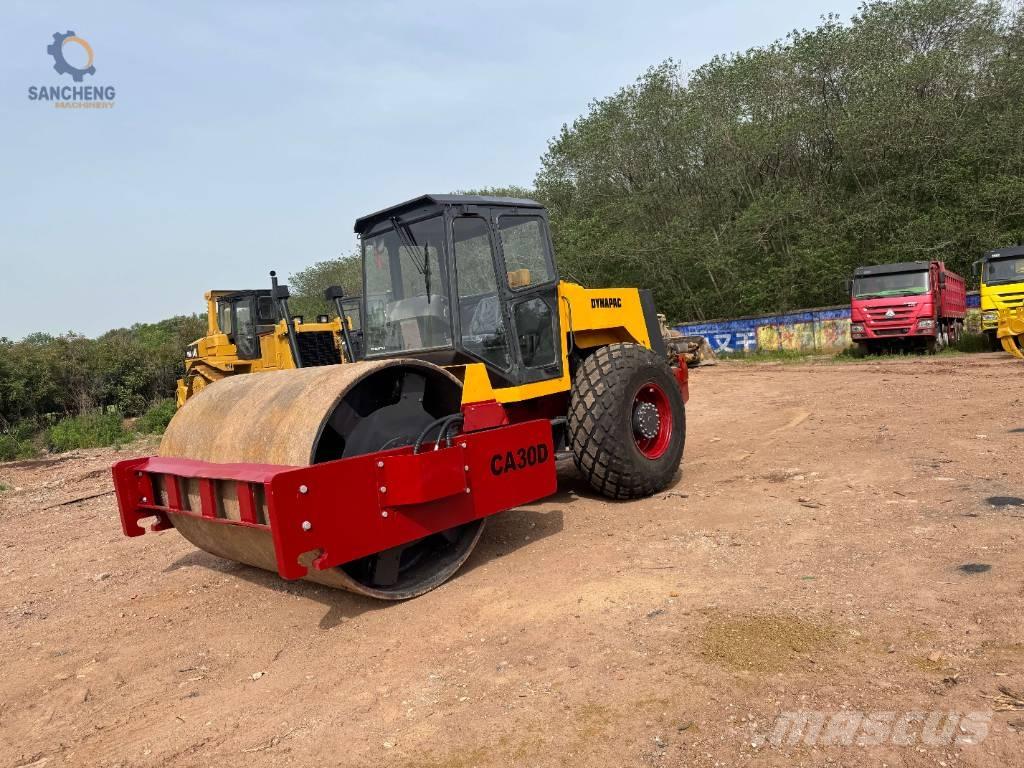 Dynapac CA 30 D Tek tamburlu silindirler