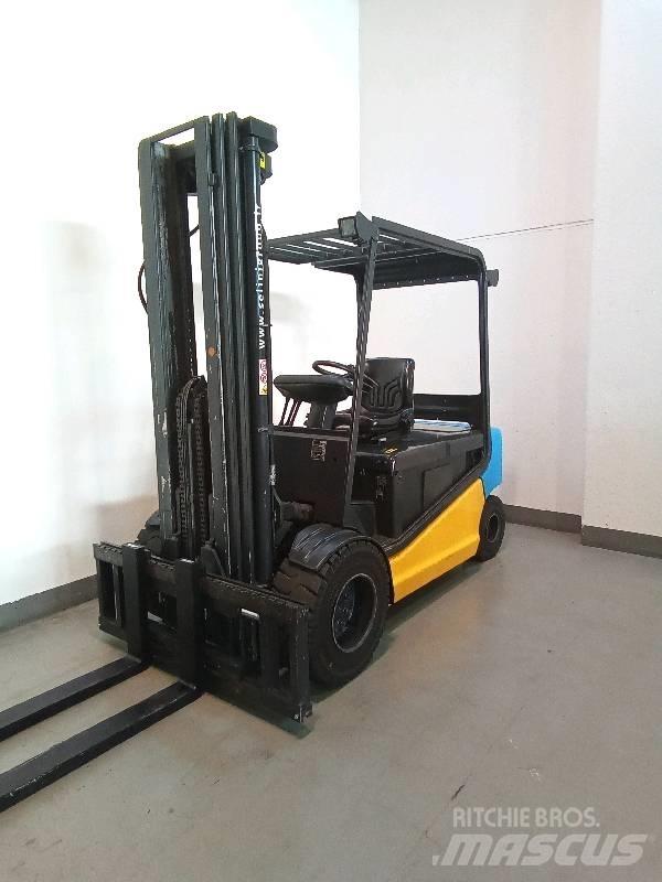 OM XE 50 Elektrikli forkliftler