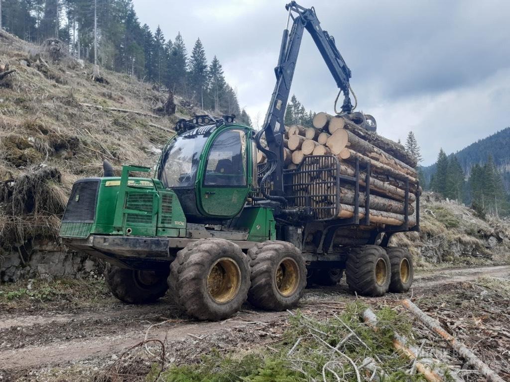 John Deere 1110 E Tomruk yükleyici traktörler