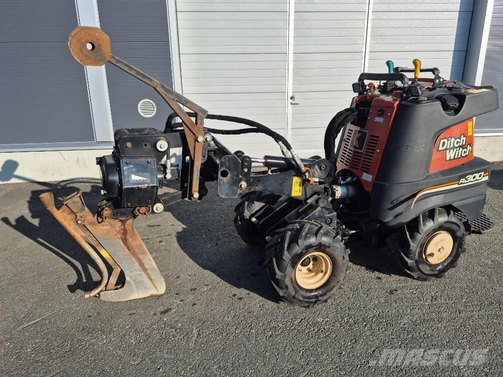 Ditch Witch R300 Kanal kazma makinasi