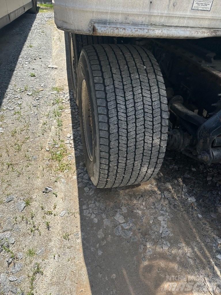 Volvo D11 Kapali kasa kamyonlar