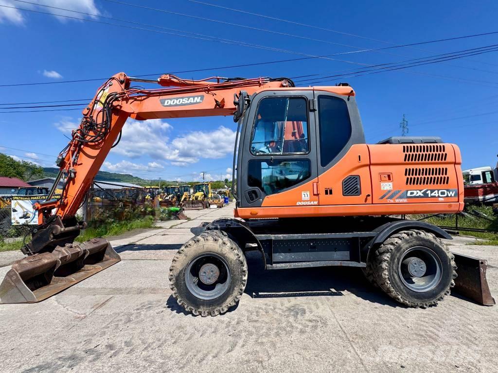 Doosan DX 140 W-3 Lastik tekerli ekskavatörler