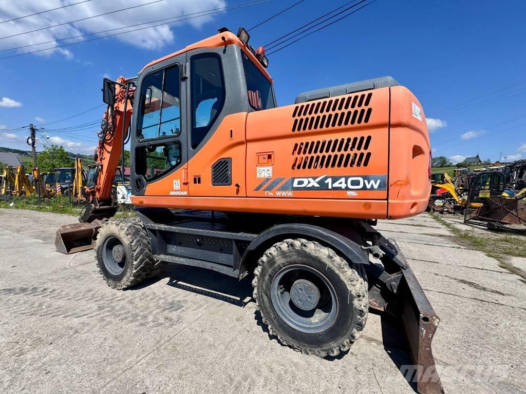 Doosan DX 140 W-3 Lastik tekerli ekskavatörler