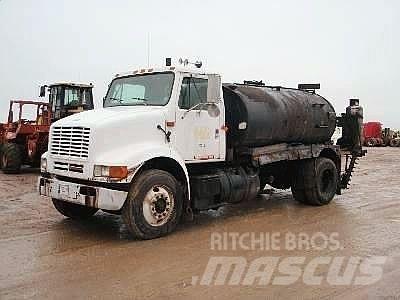 International 8100 Asfalt sericiler