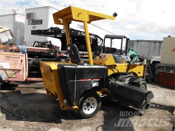 TERRAMITE TSS48 Cadde süpürücüler