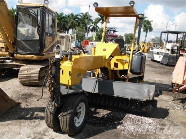 TERRAMITE TSS48 Cadde süpürücüler