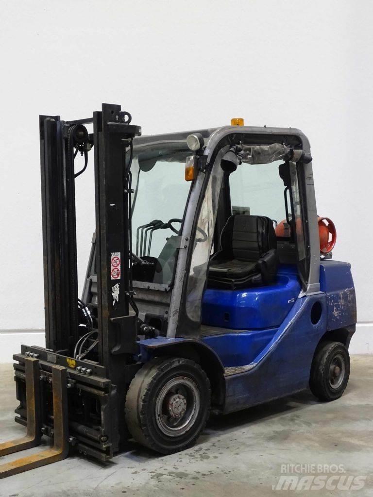 Cesab M325G LPG'li forkliftler