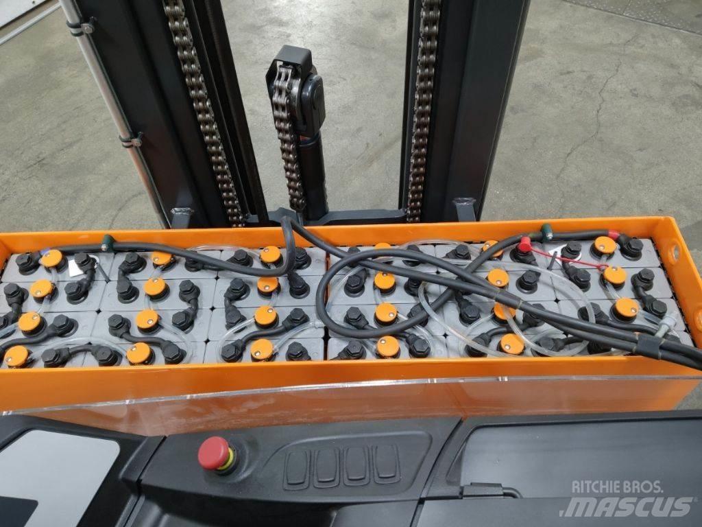 Still FM-X10 Reach truck - depo içi istif araçları